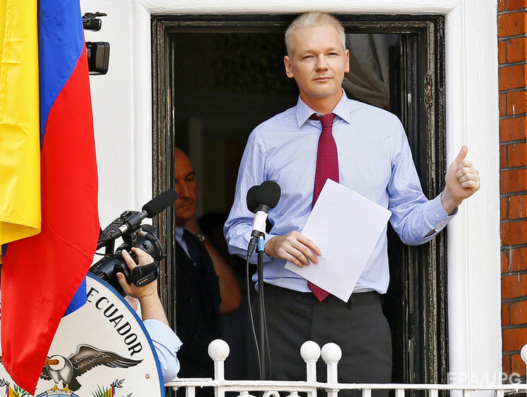 Британские власти не разрешили Ассанжу покидать посольство Эквадора для медосмотра