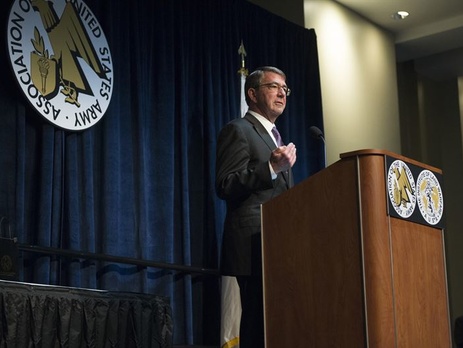 Министр обороны США Картер: Россия продолжает заворачиваться в саван изоляции