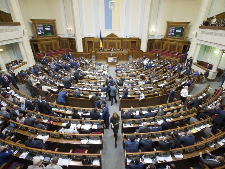 Петиция за уменьшение количества депутатов Верховной Рады до 100 человек набрала 25 тыс. подписей на сайте Порошенко