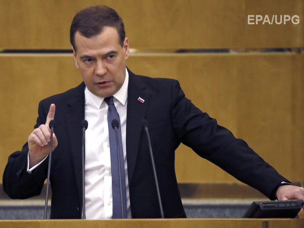 Медведев назвал отказ США говорить с ним "глупым поведением"