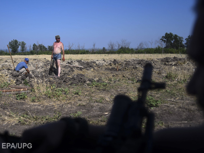 Пресс-центр АТО: Украинские военные завершили первый этап по отводу вооружения