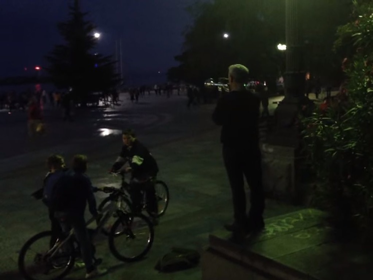 На ялтинской набережной трубач исполнил гимн Украины. Видео