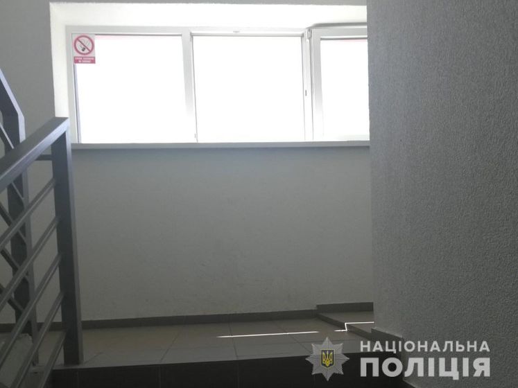 Под Киевом из окна на восьмом этаже выпал двухлетний ребенок, он погиб – полиция