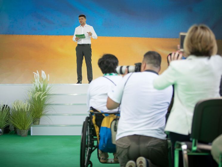 Зеленский на съезде "Слуги народа": Это точно моя речь? Не Петра Алексеевича? Видео