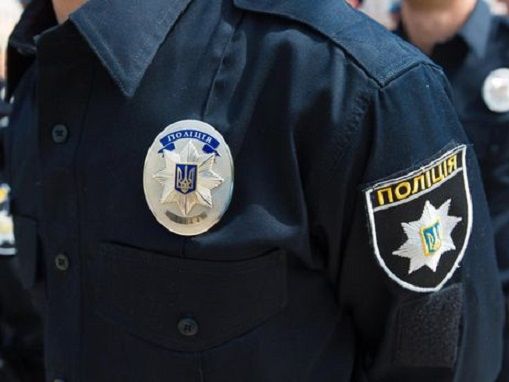 ﻿У Києві автомобіль в'їхав у прибудову на парковці ТЦ, водій загинув, четверо пасажирів постраждали – поліція