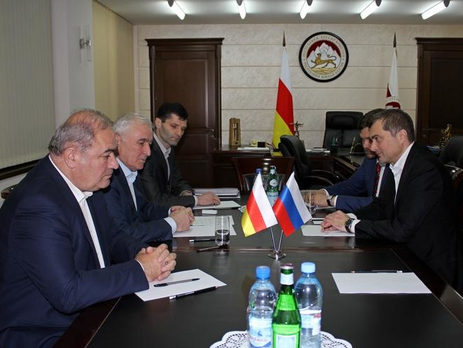 В непризнанной Южной Осетии хотят провести референдум о вхождении в Россию