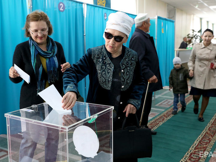На выборах президента Казахстана Токаев набрал около 70% &ndash; экзит-полл