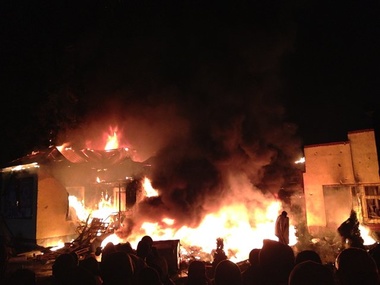 Во Львове подожгли часть внутренних войск. Видео