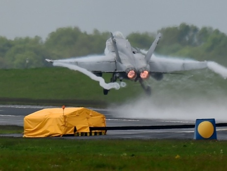 Американский истребитель разбился в Великобритании, пилот погиб