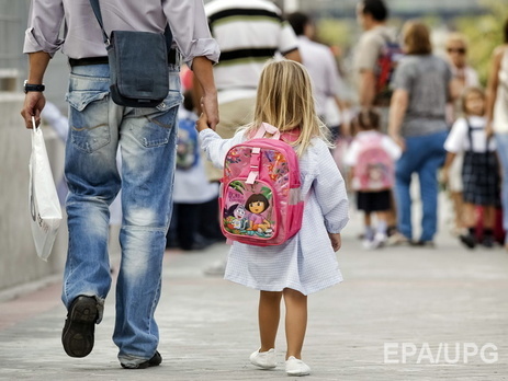 Хит YouTube: маленькая дочь рассказывает отцу о подходе к семейной жизни. Видео