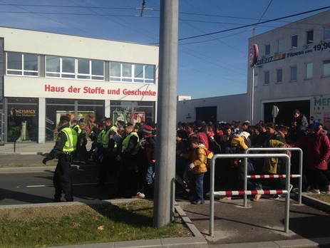 Волонтер из Германии: Я думала, как помягче объяснить беженцам-иракцам, что они принесли в школу вшей, а они заявили, что я должна принять ислам