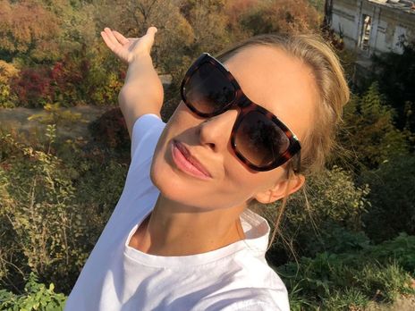 ﻿Осадча показала обличчя без видимого макіяжу