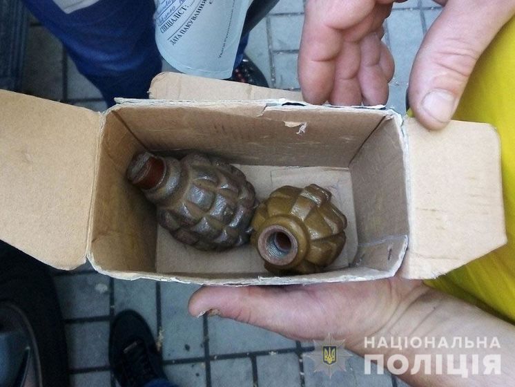 ﻿У Дніпрі жінка продавала бойові гранати в підземному переході – поліція