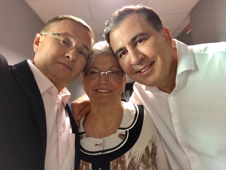 Саакашвили сообщил, что 33 года назад его спасала от пневмонии мать телеведущего Маги