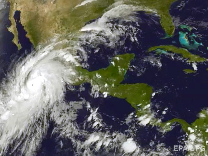 Метеорологи: К побережью Мексики приблизился самый мощный ураган в истории