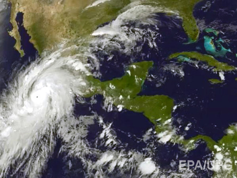 Метеорологи: К побережью Мексики приблизился самый мощный ураган в истории