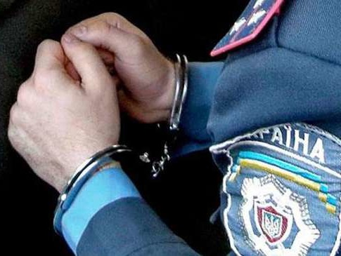 В Полтавской области двух сотрудников милиции задержали по подозрению в получении взятки