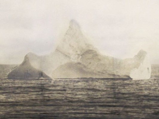 На аукционе в Британии фотографию потопившего "Титаник" айсберга продали за 21 тыс. фунтов