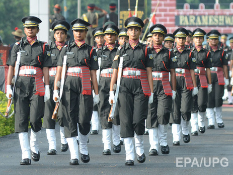 В Индии женщинам разрешили пилотировать истребители