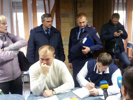 Секретарь Мариупольского горизбиркома заявила, что ей угрожают кандидаты в депутаты