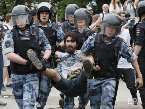 В Москве на акции в поддержку Голунова задержали более 400 человек. Фоторепортаж