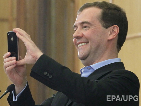 Медведев назвал прекращение авиасообщения между Украиной и Россией 