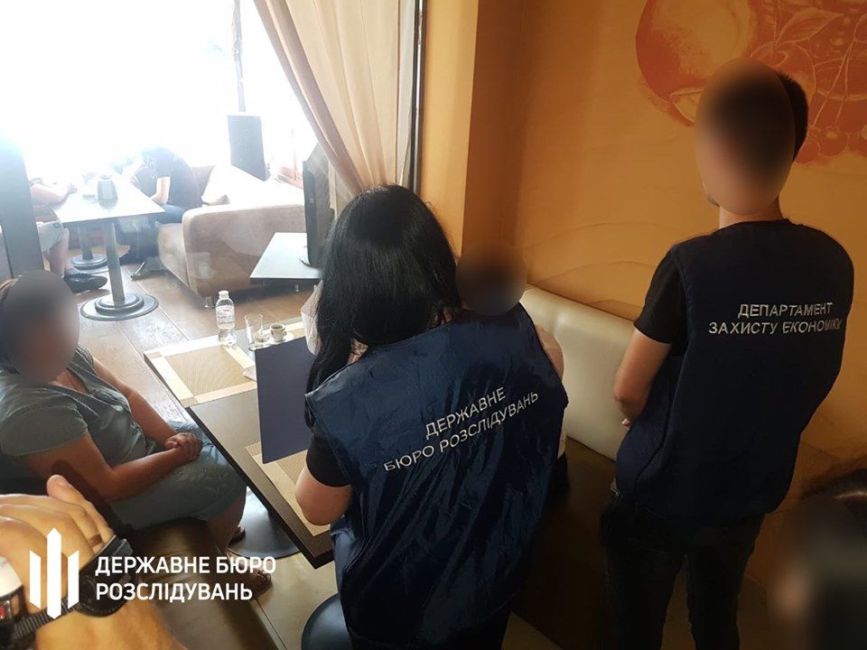 ГБР уличило группу чиновников и полицейских во взятке в полмиллиона долларов