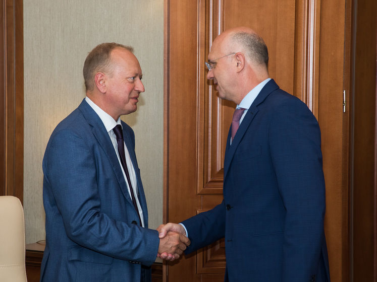 ﻿Спецпредставник України зустрівся з прем'єром Молдови Філіпом. ЗМІ повідомили, що він також провів переговори з іншим главою уряду країни, Санду
