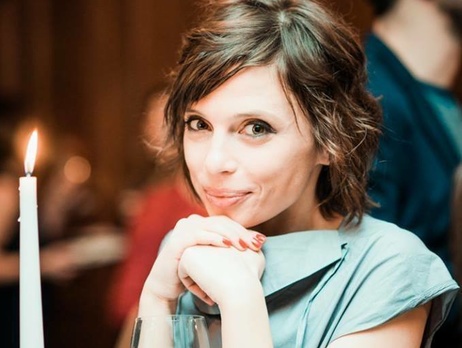 Карпа вышла в свет с политтехнологом Шуваловым