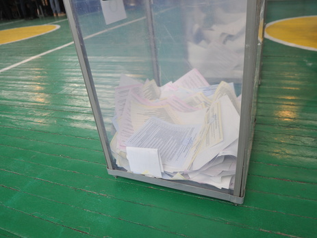 В Харьковском горизбиркоме происходят драки в очереди на сдачу протоколов