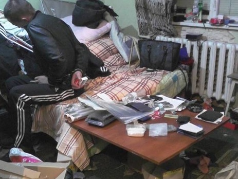 МВД: В Киеве в квартире наркоторговца обнаружены 200 г амфетамина, оружие и боеприпасы
