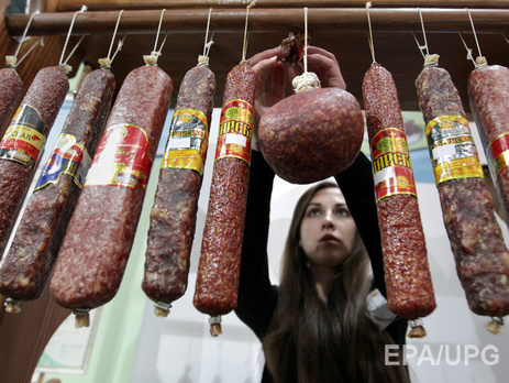 ВОЗ: Употребление сосисок, ветчины и копченостей повышает риск рака толстой кишки