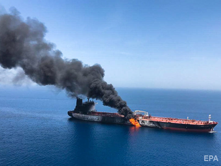 Неизвестные атаковали два танкера в Оманском заливе. Власти Ирана назвали инцидент подозрительным