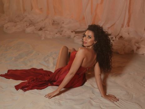 ﻿Гола Каменських позувала в ліжку