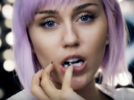 On a Roll. Сайрус выпустила клип. Видео