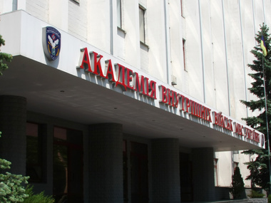 Евромайдановцев, блокировавших Академию ВВ в Харькове, разогнали