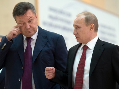 Кремль: Путин говорил с Януковичем о событиях в Украине, но советов ему не давал