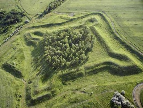 В Харьковской области фермер снес бульдозером вал крепости 18 столетия