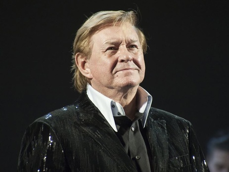 Актеры Театра Романа Виктюка спародировали режиссера в его день рождения