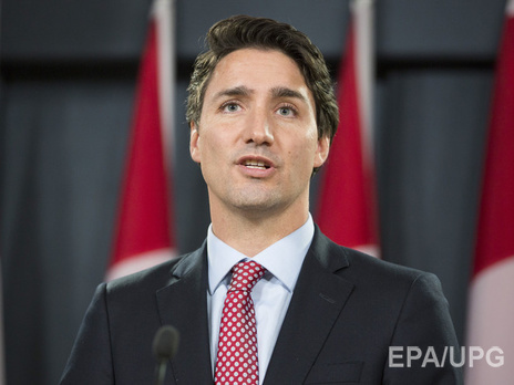 Новый премьер Канады Трюдо остановил толпу, которая пыталась заглушить журналиста, задающего неудобный вопрос. Видео