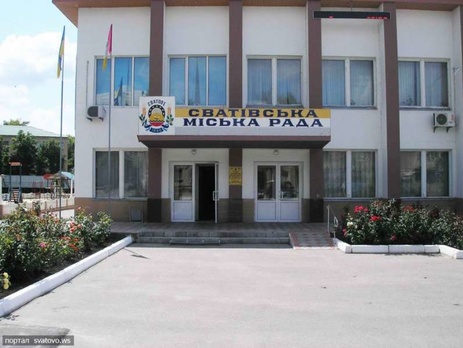 Тягнибок: В результате пожара в Сватово снаряды летят в город. Объявлена эвакуация населения