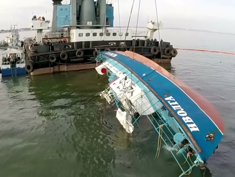 Число жертв крушения катера 