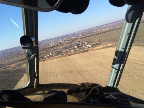 Тука осмотрел с вертолета сгоревшие склады Минобороны в Сватово. Фоторепортаж