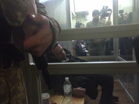 Корбана госпитализировали, суд отложен до утра