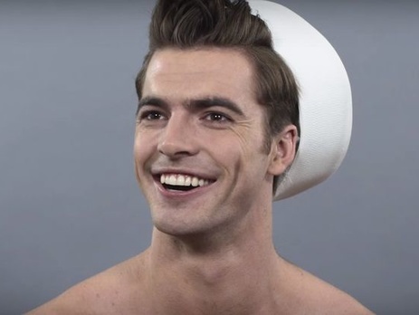 100 лет эволюции мужской красоты показали за полторы минуты. Видео