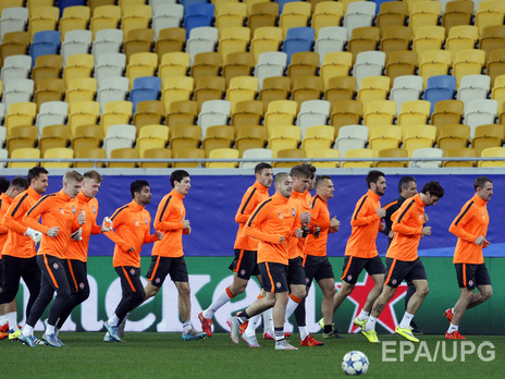 Фанаты перекрыли дорогу к 