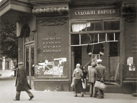 Киевлянка Хорошунова в дневнике 1941 года: Началась срочная паспортизация населения. Заполняют огромные анкеты