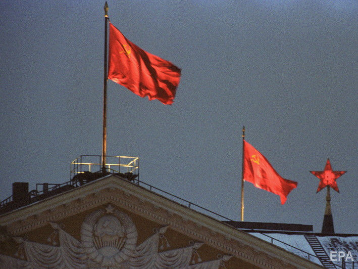 В Швеции неизвестные повесили флаг СССР у здания муниципалитета