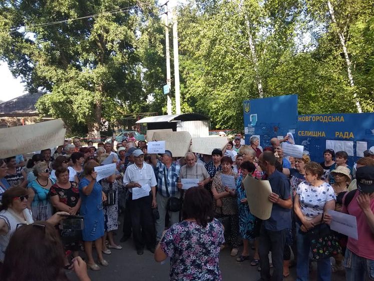 Жители Новгородского и Торецка вышли на акцию протеста с требованием решить проблему водоснабжения