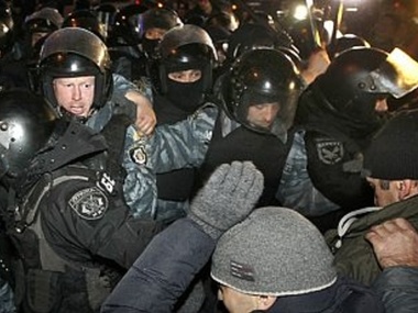 "Правый сектор" и Майдан готовы к миру, если МВД прекратит огонь